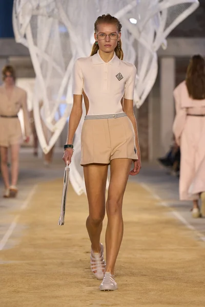 Look 3